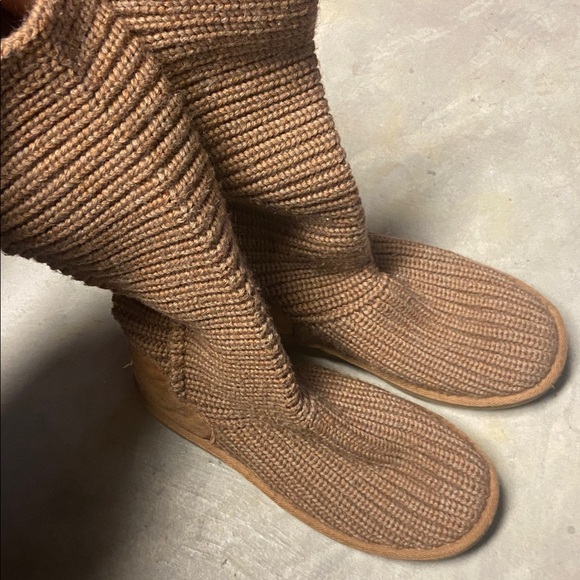 UGG Classic Cardy Knit Boot with - Size 7/Tan - Picture 7 of 8